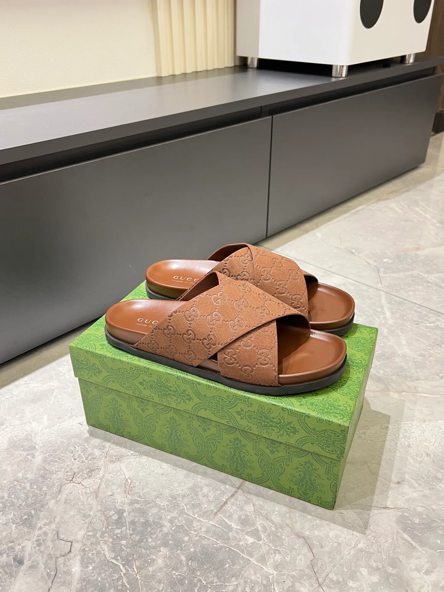 Men's Men's Shoes 💰p320 "GUCC＊" These slippers are made of GG polyester and feature a Gucci label on the front, adding a bold logo feel to the style. "Gucci Made in Italy" stamped label Rubber sole. Size 38-44